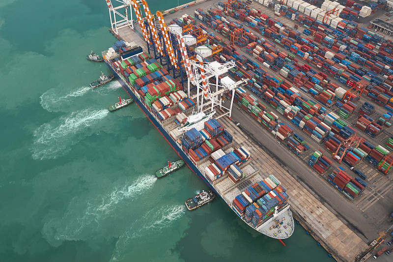 经过中国广州把身份证寄到新加坡