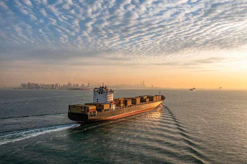 基于中国上海将体育用品寄到英国格里诺克