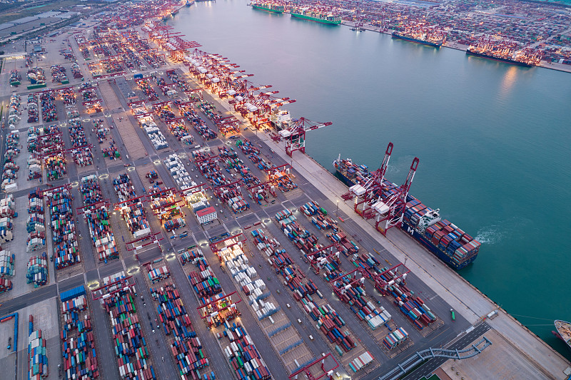 通过中国武汉将文件寄到英国南安普顿