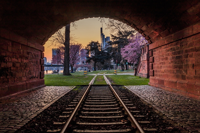 通过香港将蓄电池邮寄到英国考文垂 通过香港将蓄电池邮寄到英国考文垂