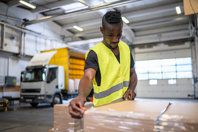 从厦门把火机油寄到新加坡