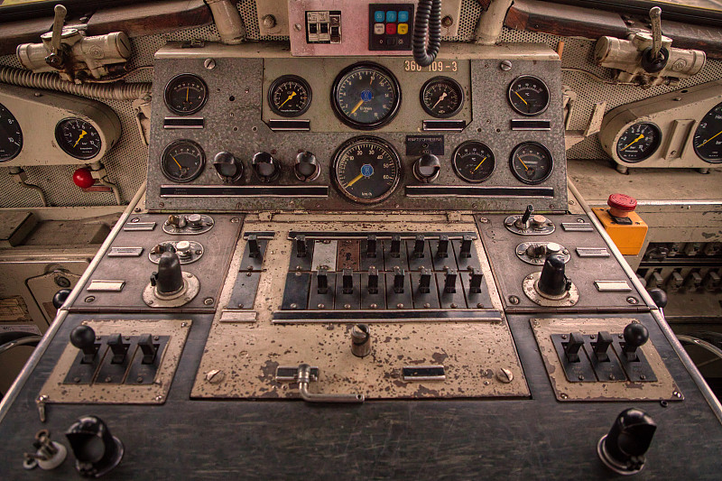 从中国郑州把电视邮寄到新加坡