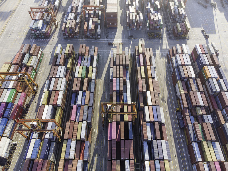 经过中国上海把压力罐寄到新加坡