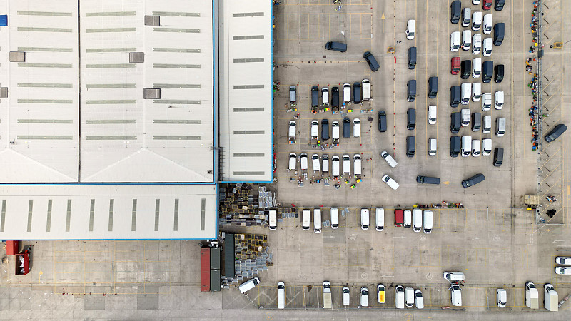 通过中国广州将假鞋寄到英国阿伯丁