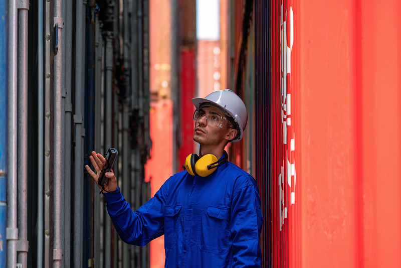 基于中国东莞将工业品寄到新加坡