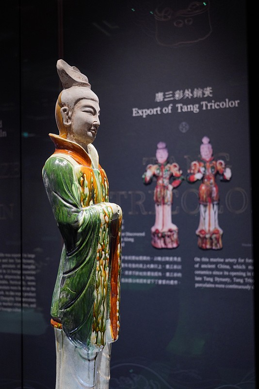 经过上海将手机邮寄到英国唐卡斯特