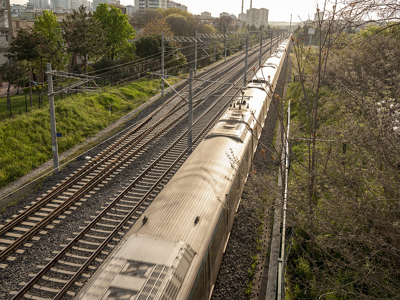 经过中国武汉将化妆品邮寄到新加坡