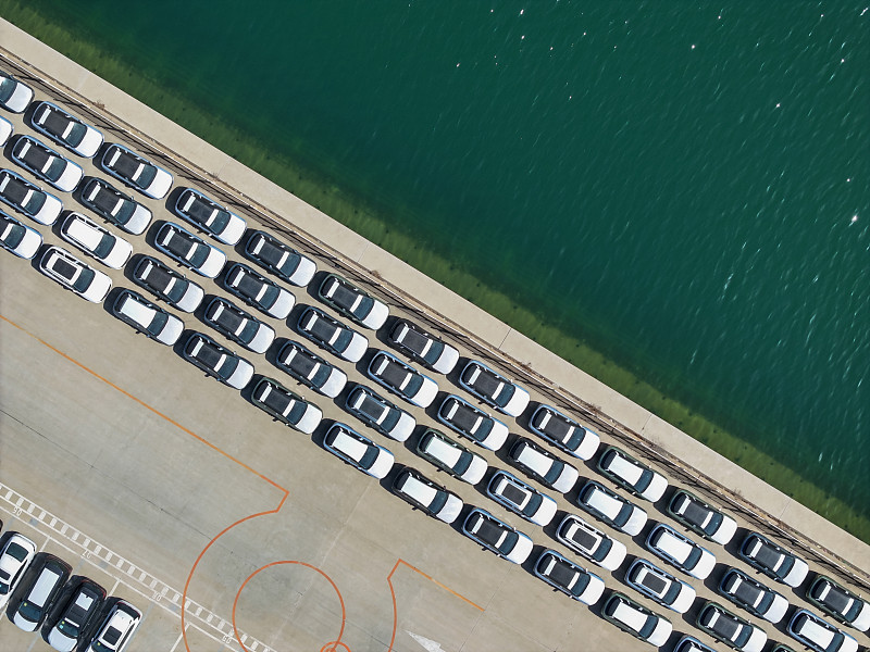 经过中国昆明将压力罐邮寄到英国米德尔斯堡