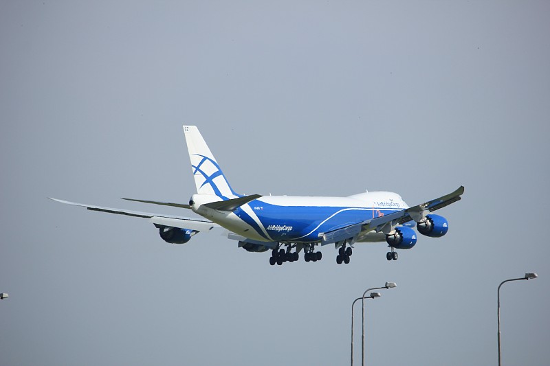 经过深圳将身份证邮寄到新加坡