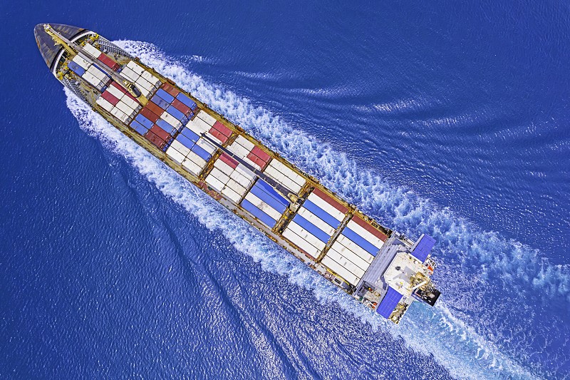 经过上海把化工产品邮寄到英国朴茨茅斯