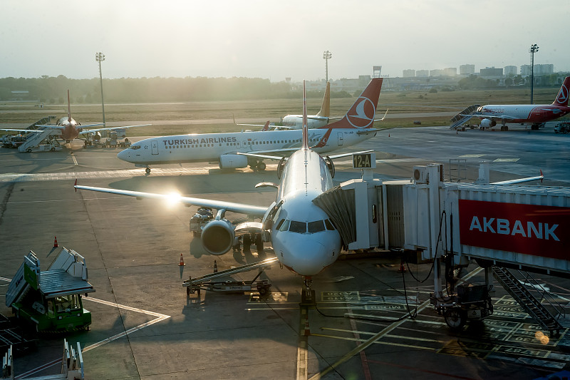 经过佛山茶几邮寄到英国卢顿