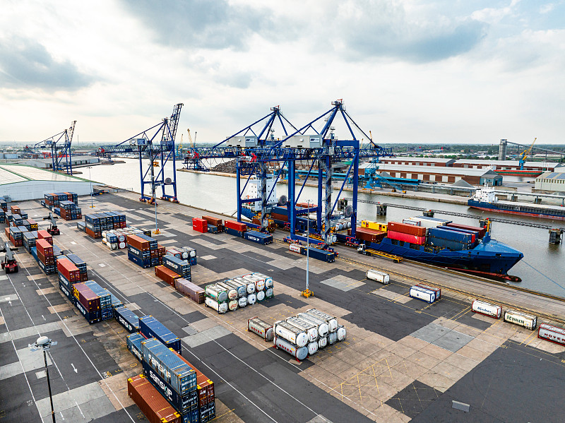 经由中国乌鲁木齐护肤品邮寄到新加坡