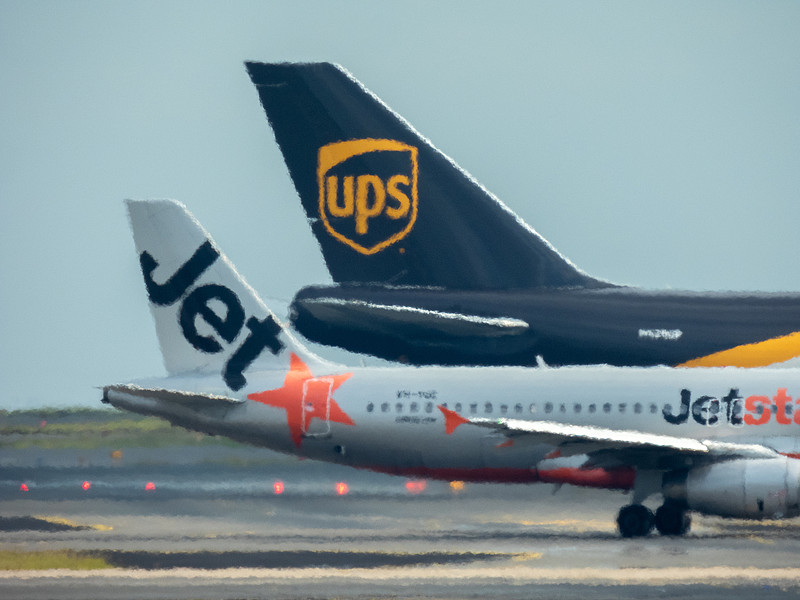 经过中国广州把服装邮寄到新加坡