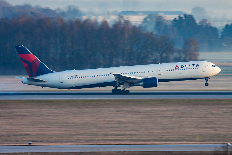 基于乌鲁木齐贺卡寄到新加坡