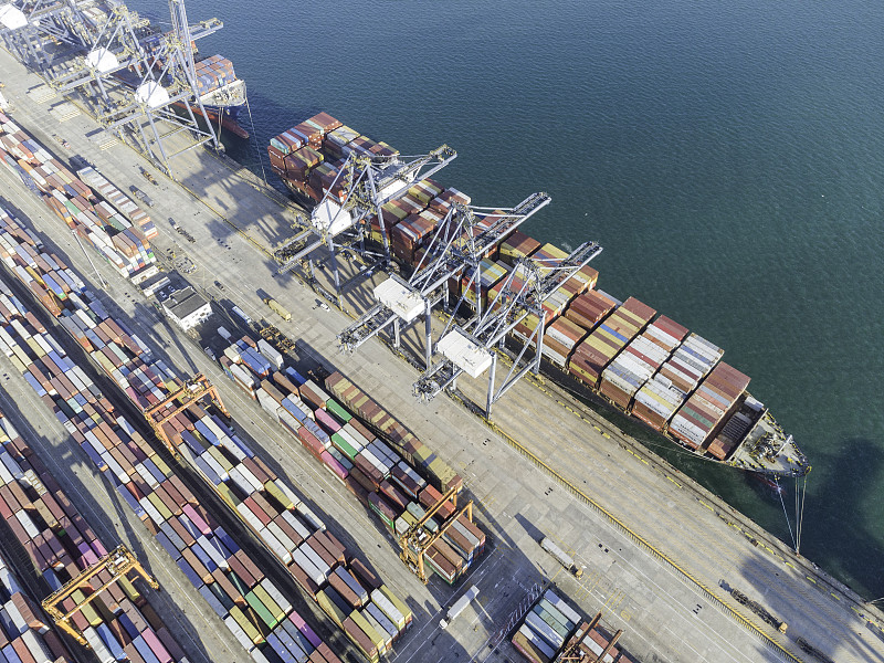 经过深圳箱子寄到新加坡