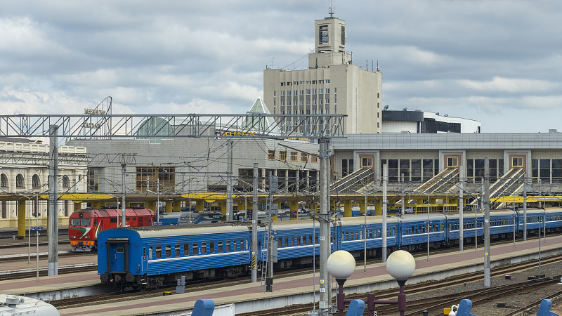 经由中国香港把洗衣机寄到英国斯温顿