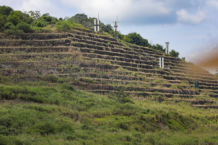 新加坡国际海运港口再度发生漏油事故 新加坡国际海运港口再度发生漏油事故