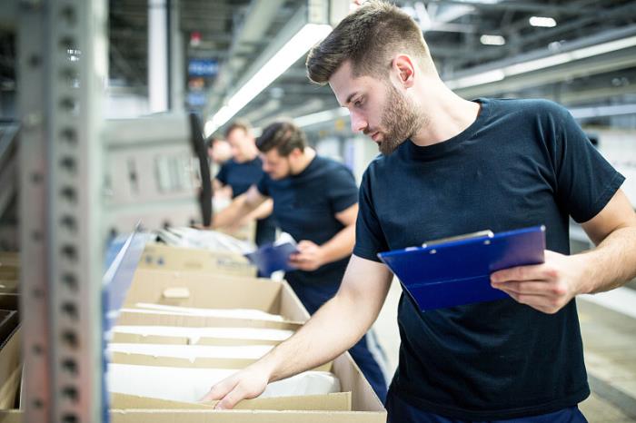 新加坡国际货代凭借着地理优势和高质量的物流服务，推动了贸易的发展