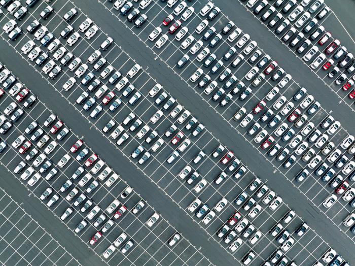 100公斤服装发国际空运到新加坡要多少钱？