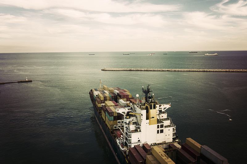 经过广州将鱼干寄到韩国益山市