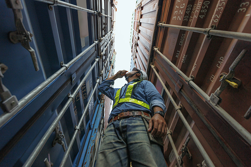 经由大连把LV包包邮寄到韩国军浦市