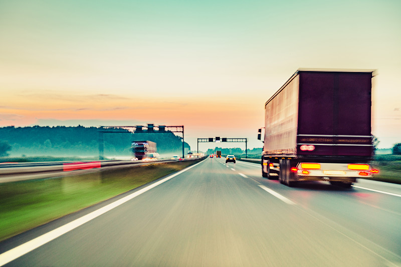 经由深圳把仿牌邮寄到韩国金浦市