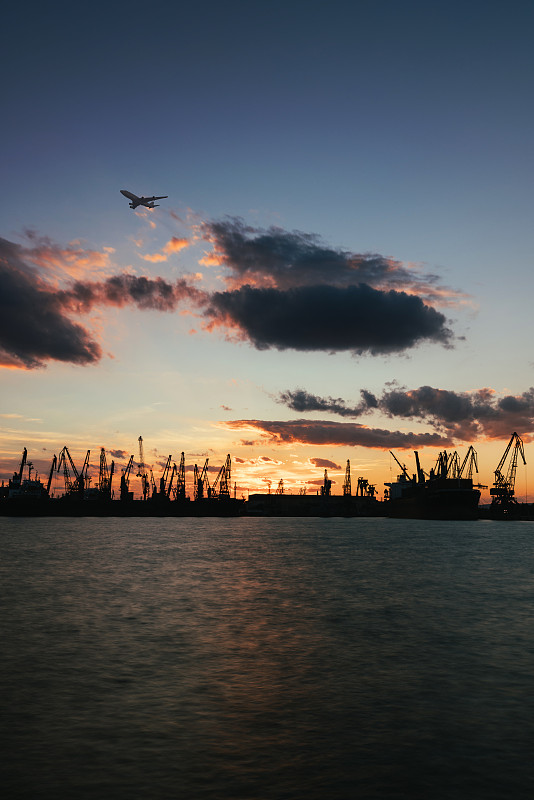 经过中国深圳把白酒邮寄到美国新罕布什尔州