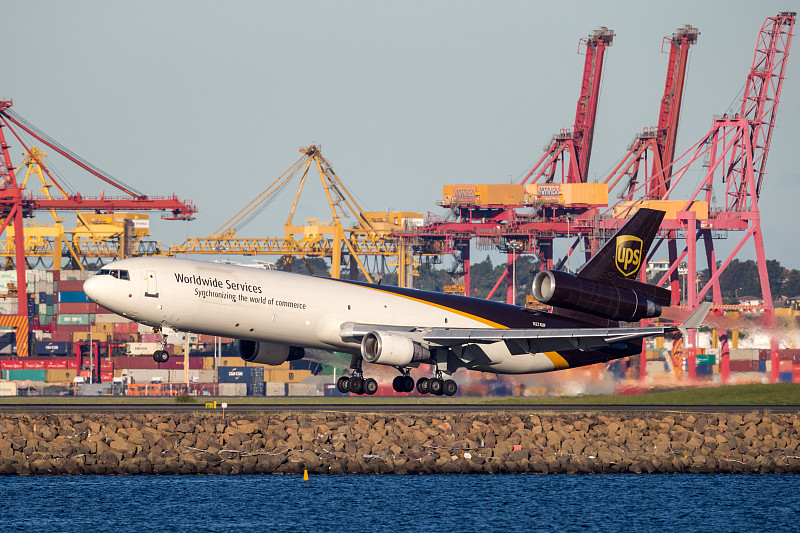 经由成都把抗疫物资邮寄到美国沃斯堡