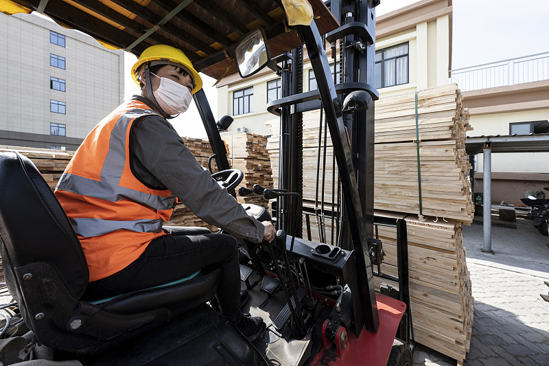 经过中国深圳物资邮寄到美国夏洛特