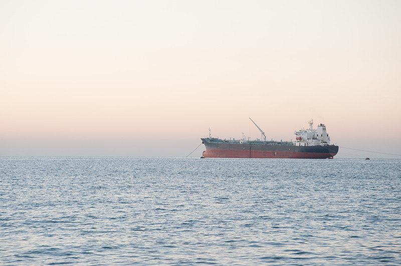 经过上海将火机油寄到美国密尔沃基