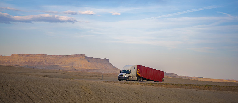 通过石家庄服装寄到美国印第安纳波利斯