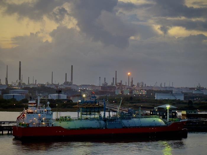 寄化妆品到匈牙利怎么收费？可以用哪些物流渠道？