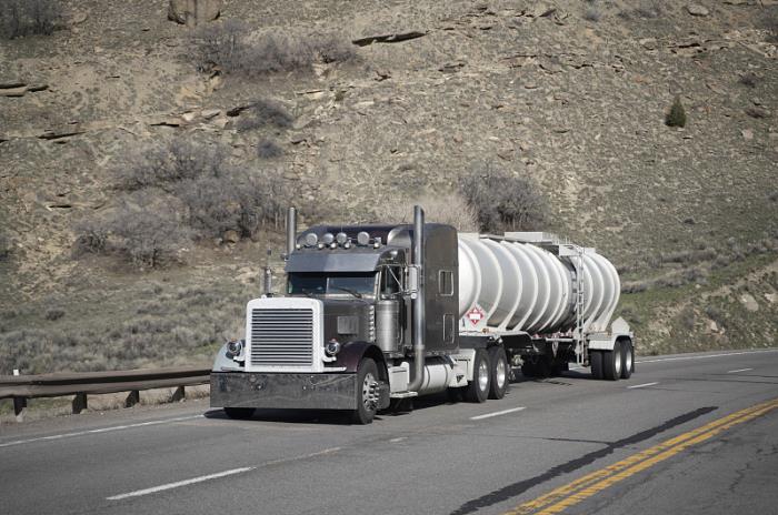 商品维修保养品由中国无锡选择货船快运到英国伊普斯威奇