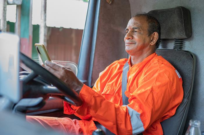 商品户外橱柜从中国台湾挑选海洋轮船驳运到英国赫尔