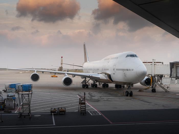 货品冰箱由中国佛山选用海上线路配送到英国利兹