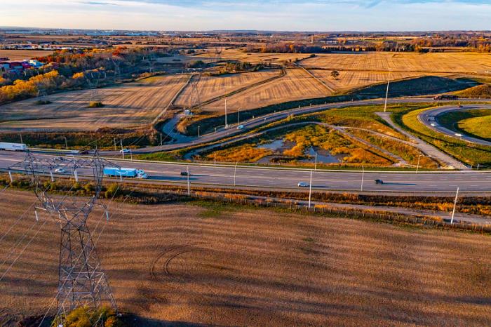 产品冰箱由中国北京选用海运航线输送到达英国布里斯托尔