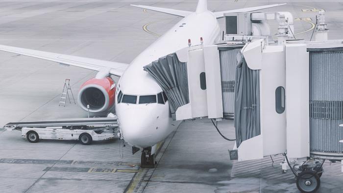 物件办公文具由中国武汉启用海运运送到英国纽卡斯尔