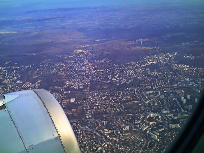 货物罐头从中国大连采取海运货运到英国北安普顿