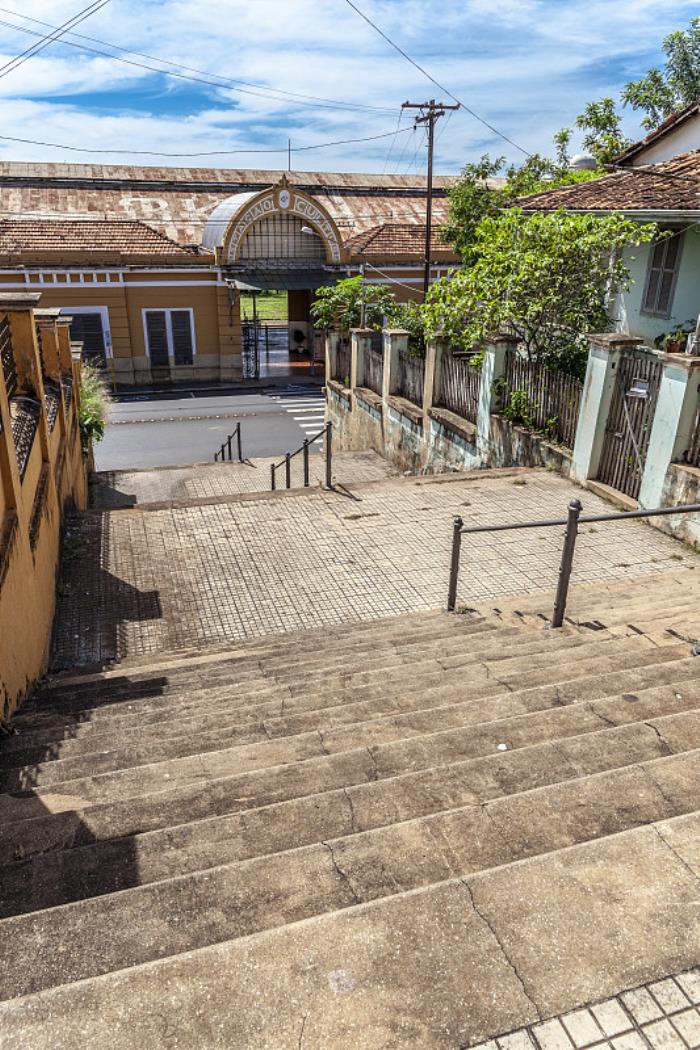 货物分析仪器由中国上海采取海运输送到达英国桑德兰