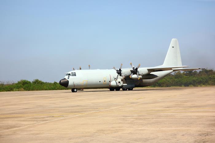 货品太阳能电池由中国郑州市采取航运驳运到英国卢顿