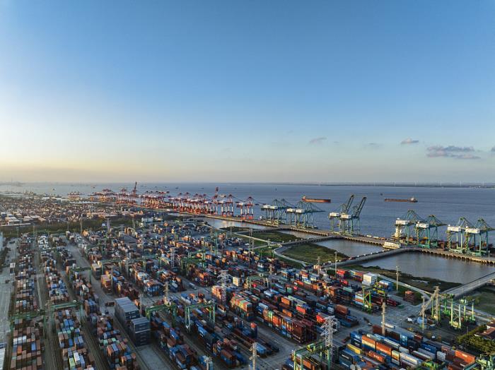 商品电脑整机由中国广州采取水运运输到英国谢菲尔德