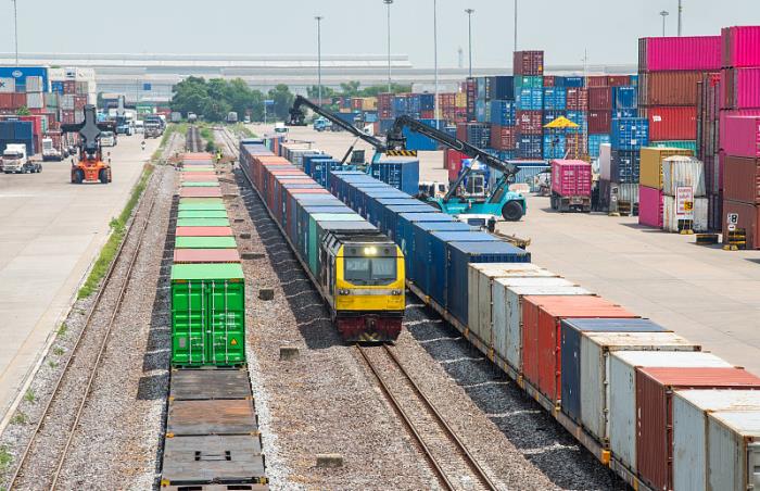 产品集装箱船由中国杭州选择航运运送到英国费利克斯托