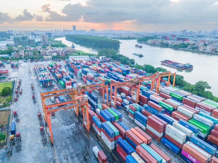 产品集装箱从中国天津选择货船抵达到奥地利布雷根茨
