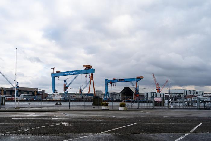 货物塑料颗粒由中国吉林采取船运运送到英国雷丁