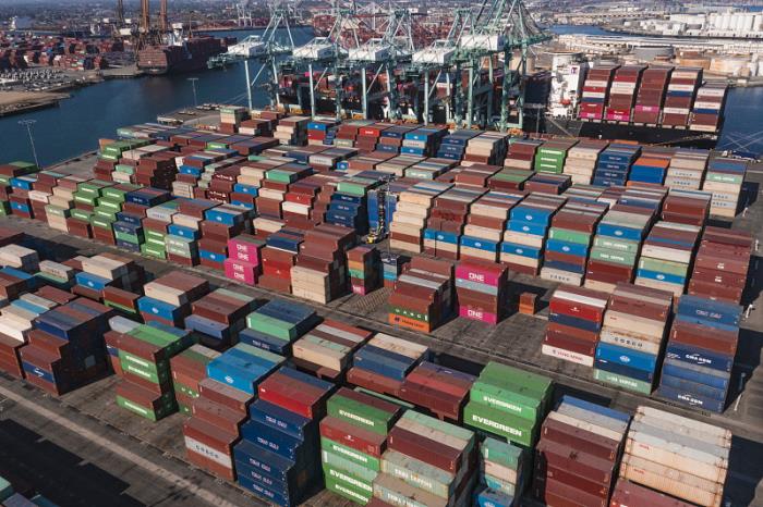 产品休闲零食从中国南昌市选取海上线路驳运到英国谢菲尔德