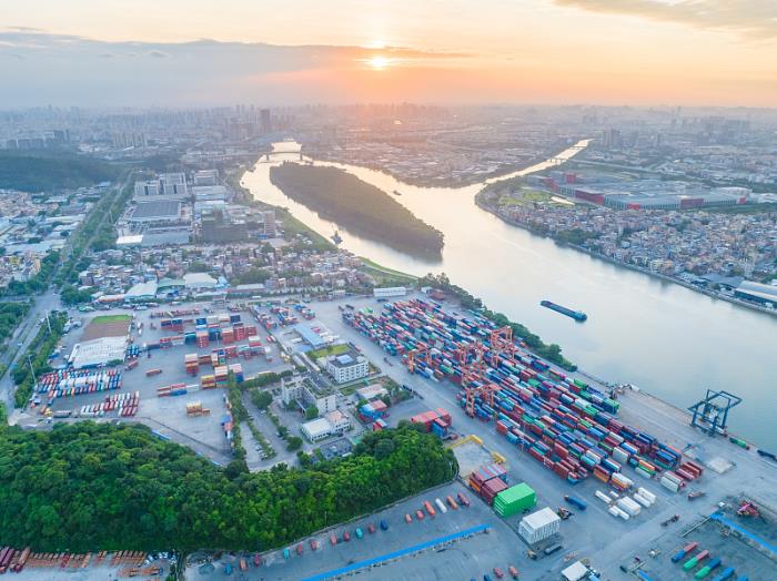 物品电动车从中国齐齐哈尔选用海路运输到英国利兹