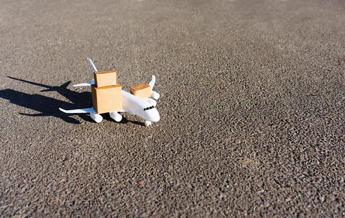 货物人用疫苗从中国深圳选用水运抵达到英国