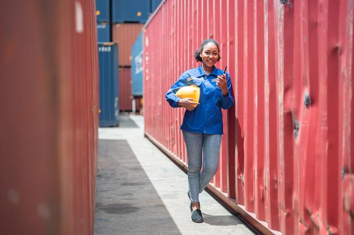 商品医疗仪器及器械从中国西安采取海洋轮船货运到英国斯劳