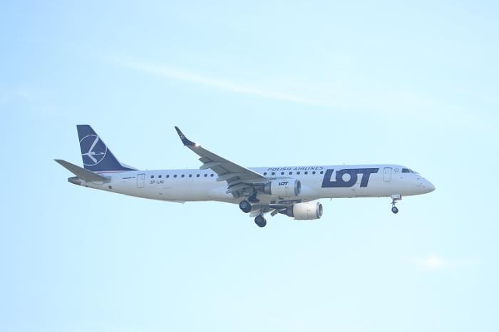 物件紧固件从中国武汉采取海运航线送往英国伯明翰