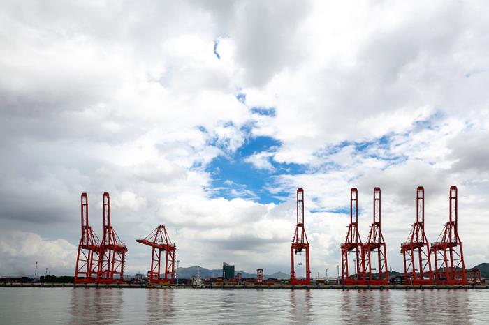 物品混合动力客车（10座及以上）从中国淄博市选择货船快运到英国考文垂